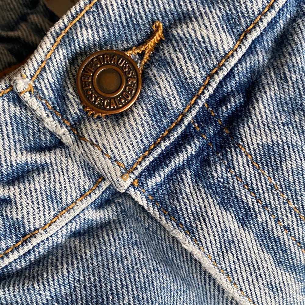 Vintage 90s Levi's Women's Light Blue Straight-Leg Jeans - Picture 6 of 7